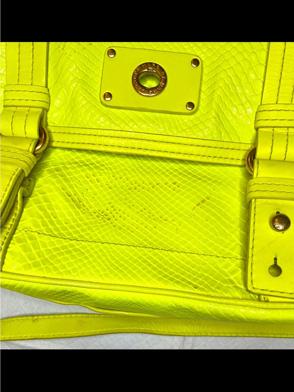 Marc by Marc Jacobs “Totally Turnlock” Fluorescent Python Shine Messenger bag - Picture 4 of 6